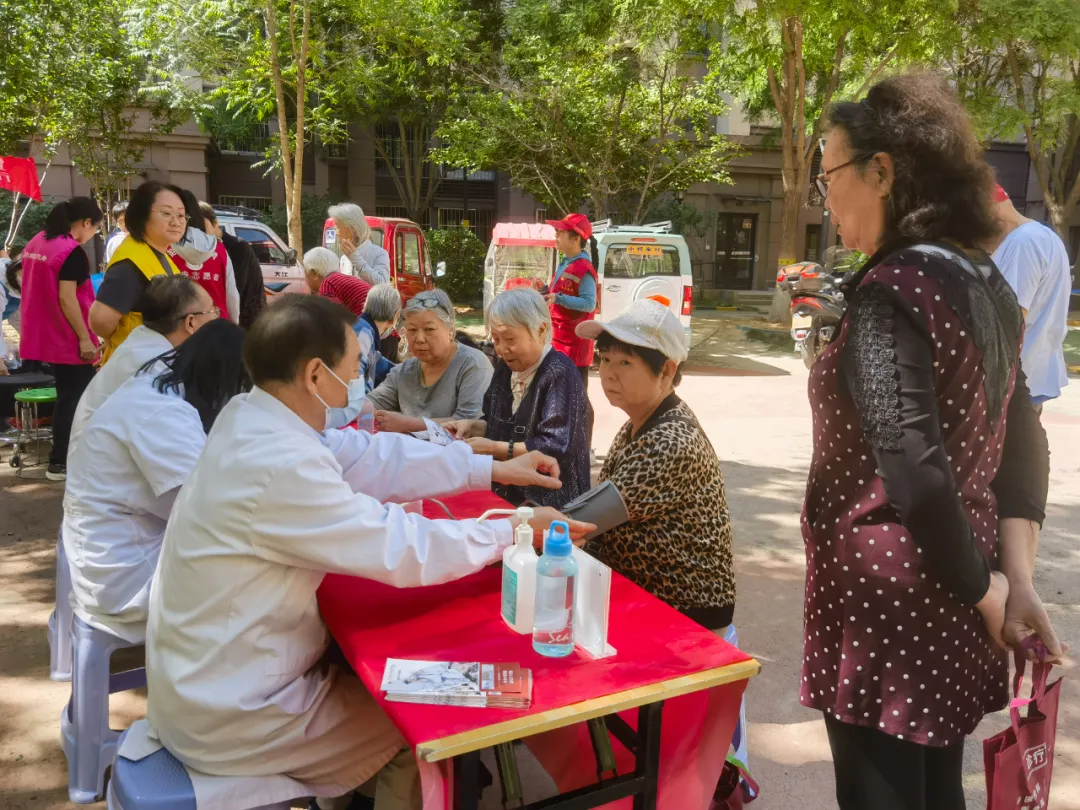 健康服务心贴心，北京强寿中医医院义诊走进板桥悦树汇小区